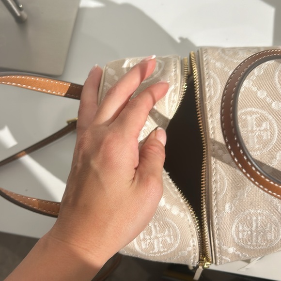 Crossbody - Picture 3 of 4